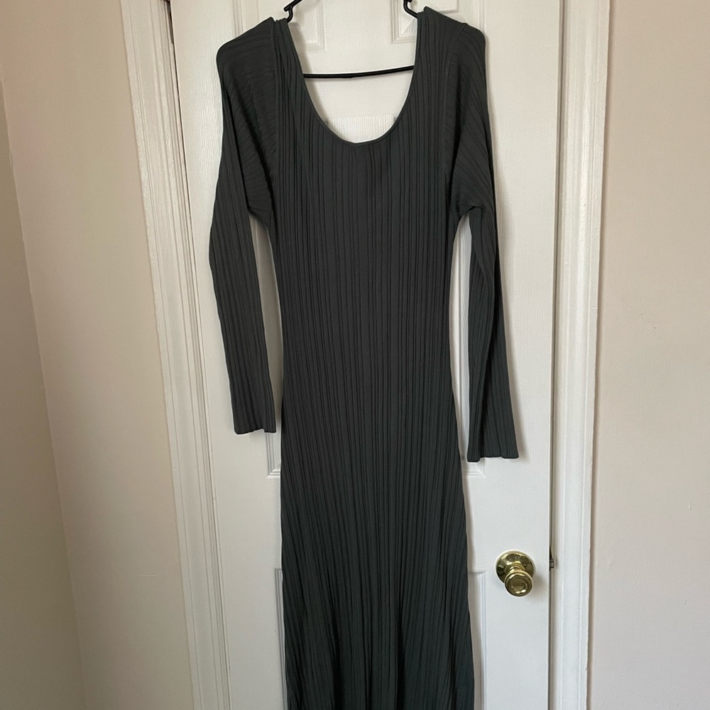 XXL form fitting grey dress with a low cut back out.